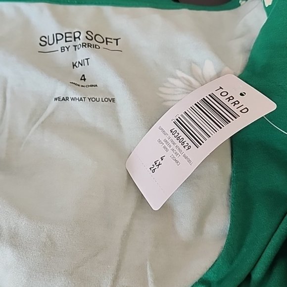 Torrid - Super Soft Tie Front Keyhole Babydoll Top in "Green Jacket" - Picture 6 of 12